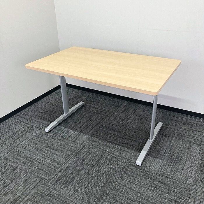 オカムラ 8177シリーズ 会議用テーブル 8177EK MK37 W1200×D750×H720 天板：ネオウッドライト/脚：シルバー 2018年製 中古